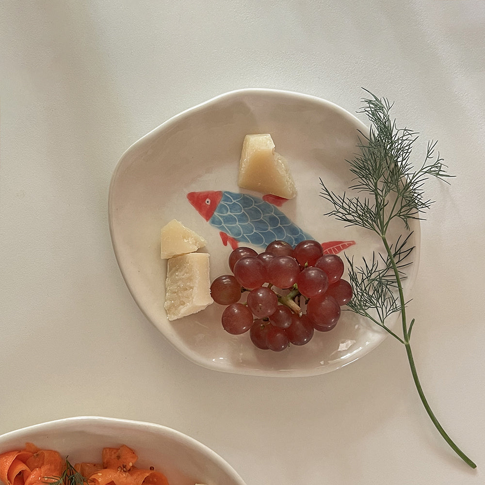 Decorative fish shaped ceramic serving dish finish